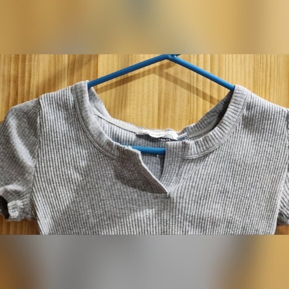 Calvin Klein Gray Ribbed Crop Top - Picture 2 of 6